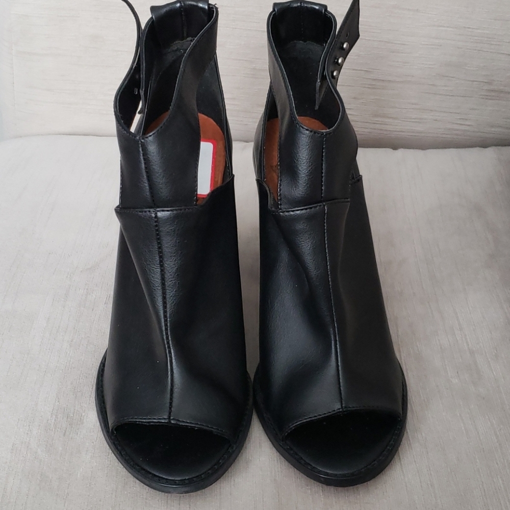 Crown Vintage Black Booties - Picture 5 of 7
